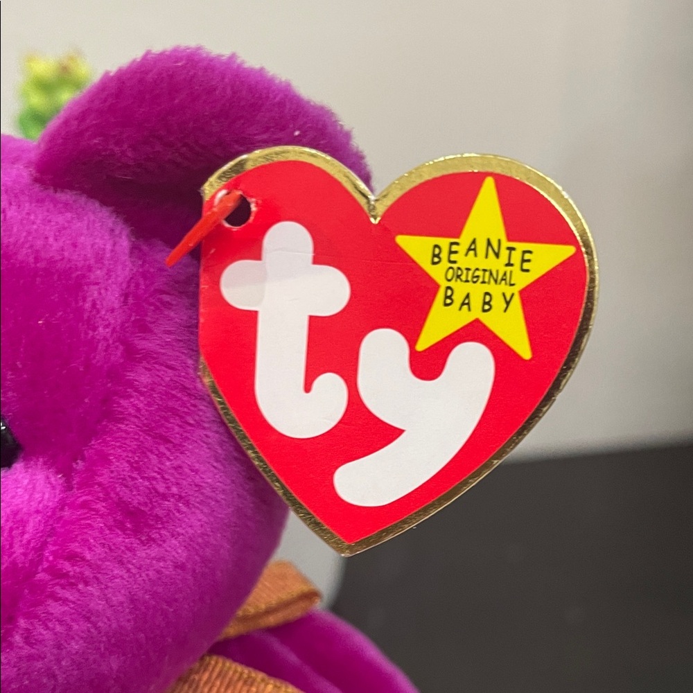 Ty Bright Magenta Beanie Baby Bear with Gold Ribbon and Embroidered Globe - Picture 2 of 8